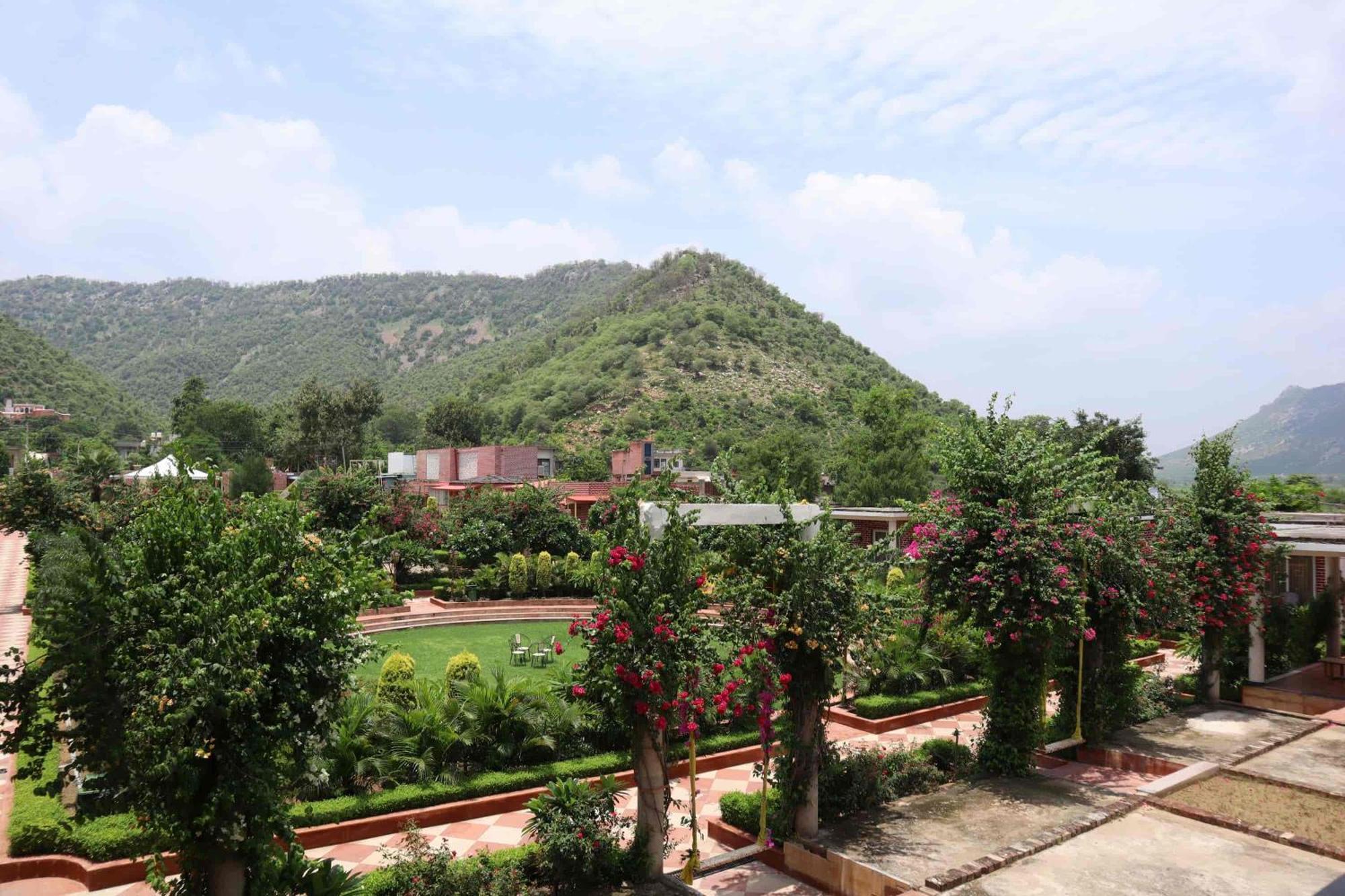 Desi Thath Resort Alwar Exterior photo